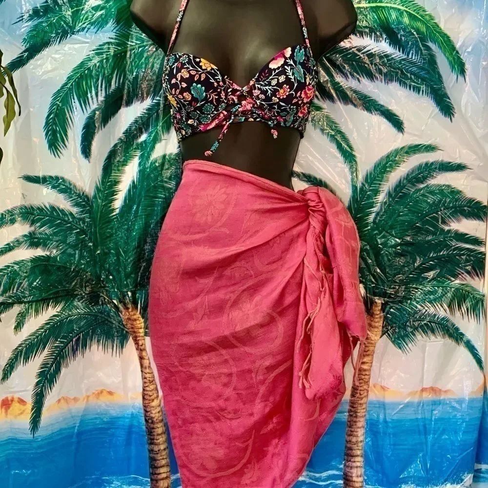 Bikinis - Picture 2 of 12